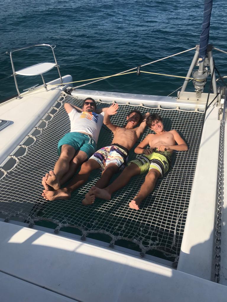 Alquiler de catamarán con patrón en Estepona